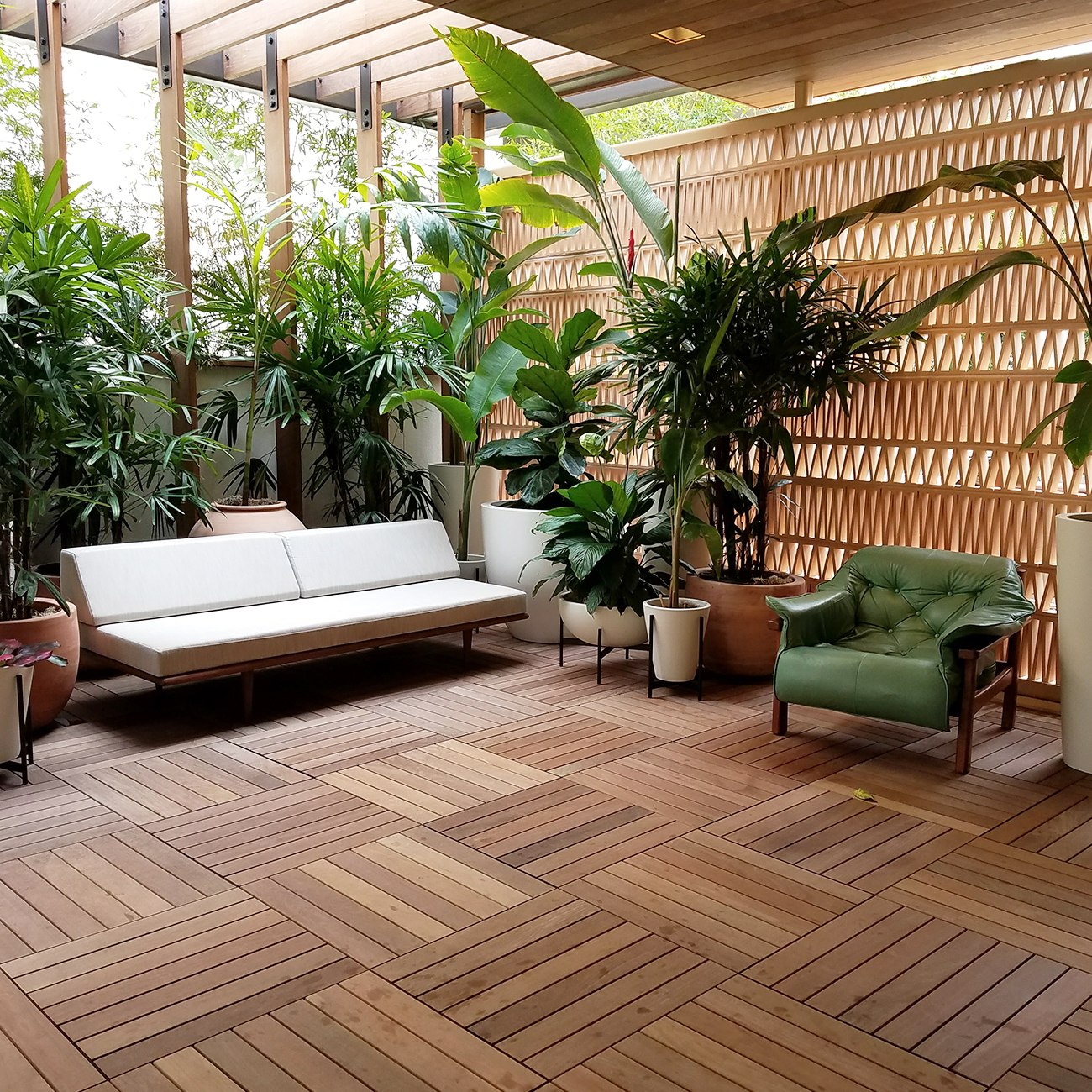 Laylow Waikiki lobby sitting area