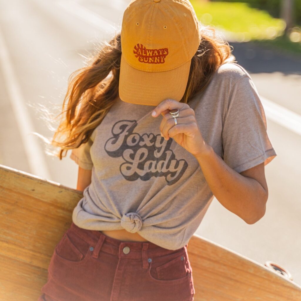 retro vibes tee - foxy lady